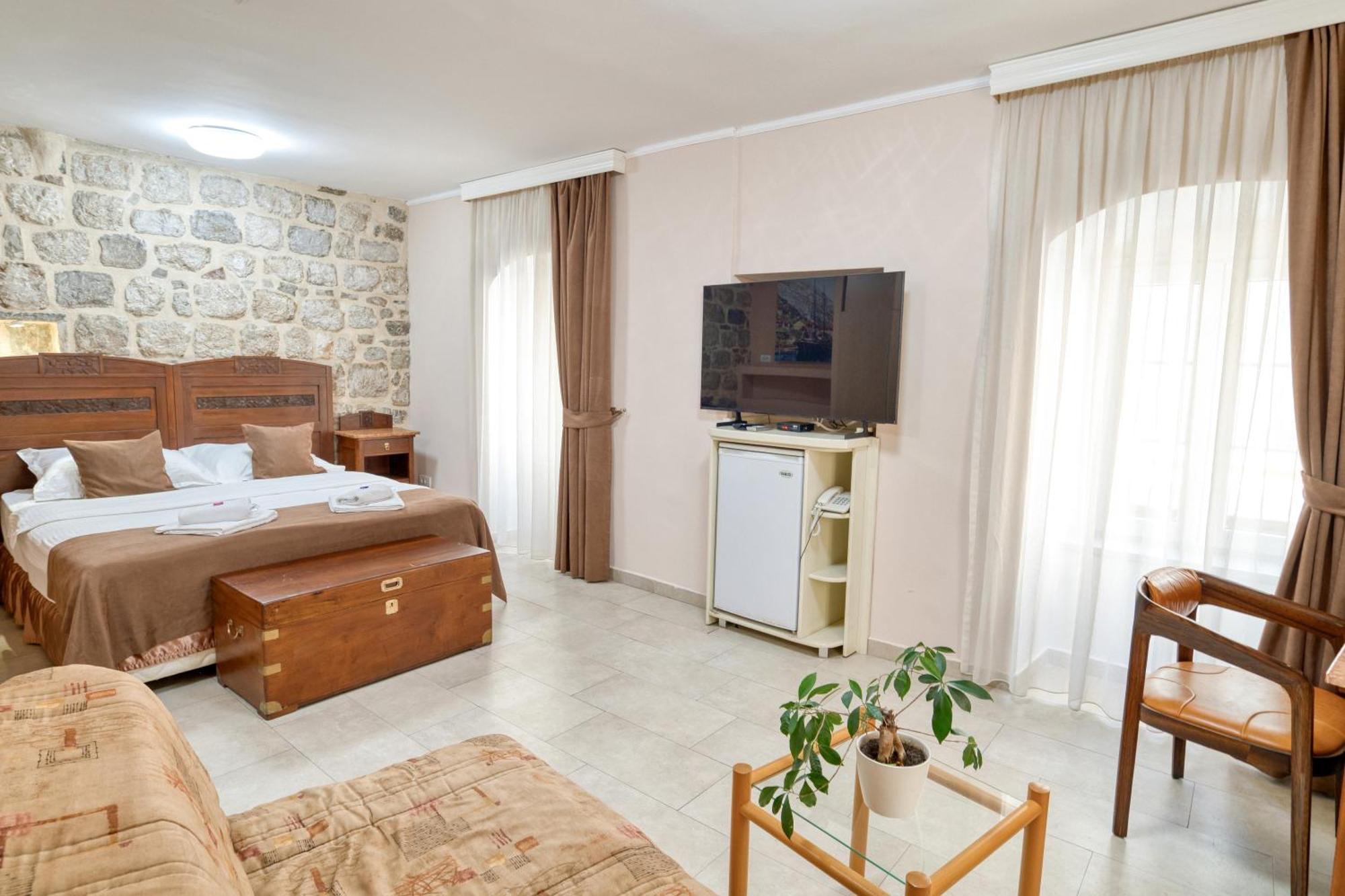 Hotel Rendez Vous Kotor Exterior photo